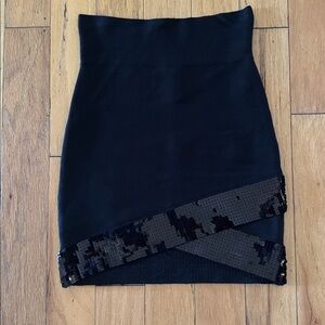 BCBG MAXAZRIA | mini skirt | black sequins | bandage style | size XS